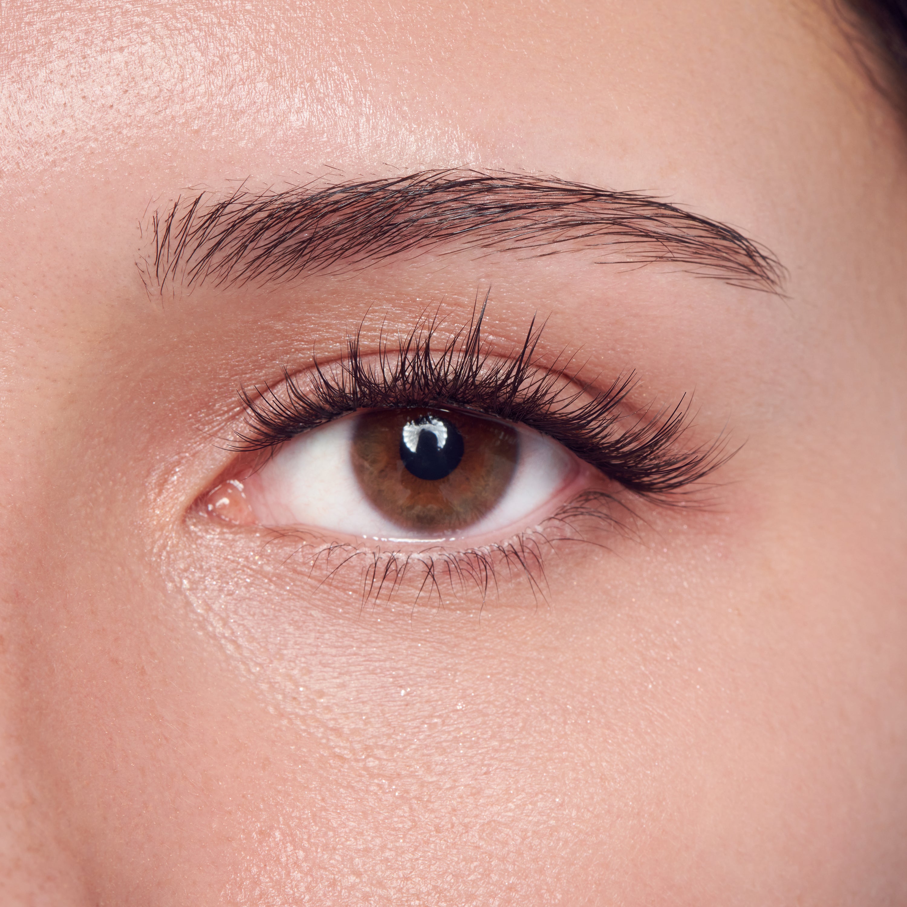 KISS imPRESS Kit mit selbstklebenden Wimpern, Demi Wispy, 48 selbstklebende Wimpern-Cluster